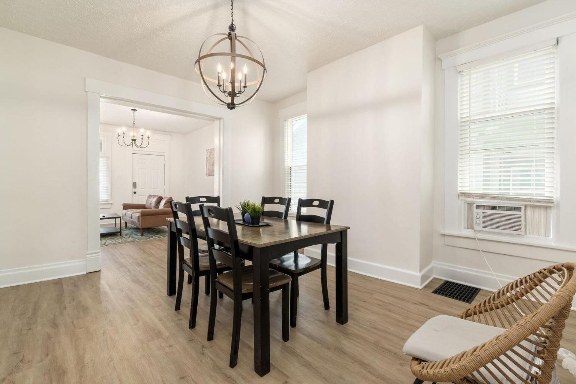 Villa Housepitality - The Madison House - Brand New Columbus Esterno foto